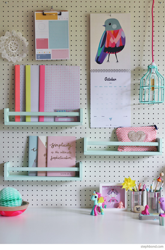 le pegboards est utilisé pour mettre des tablettes