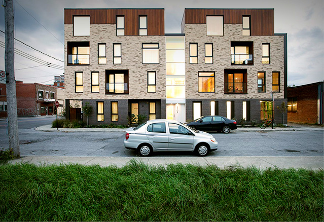 Extérieur des Résidences St-Zotique, Nature Humaine 