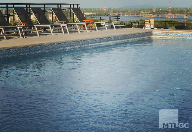 lowney-sur-ville-vue-sur-longueuil-piscine