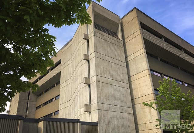 Le Cégep André-Laurendeau offre plusieurs formations technique et préuniversitaires.