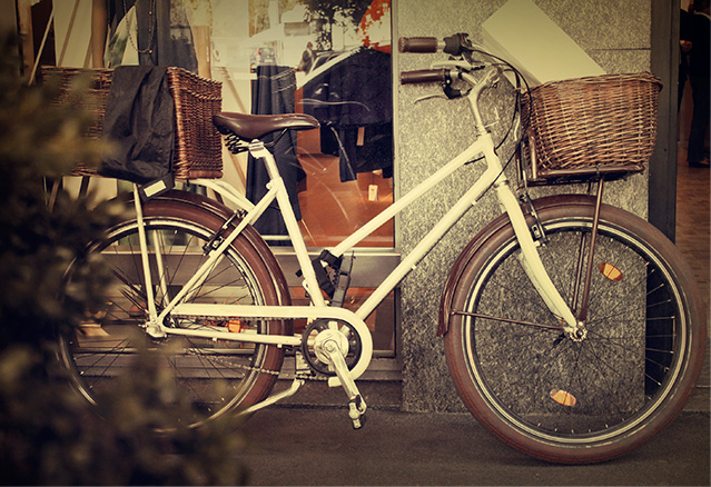 Velo dans une rue de Montréal proche de Atelier Castelnau