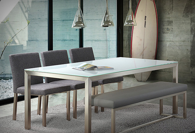 table de cuisine avec un surf fait par les meubles Re-No