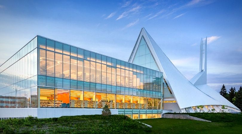 dan hanganu bibliothèque Monique Corriveau vue du bâtiment aux multiples fenetres