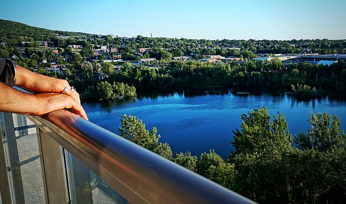 urbano-condo-vue-sur-la-riviere-magog