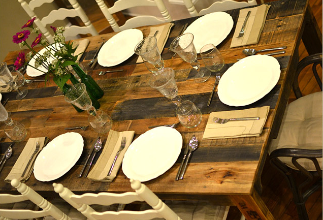 table faite de bois de pallet