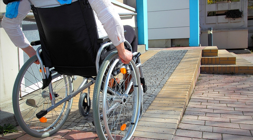 L’accessibilité universelle : au delà des rampes d’accès !