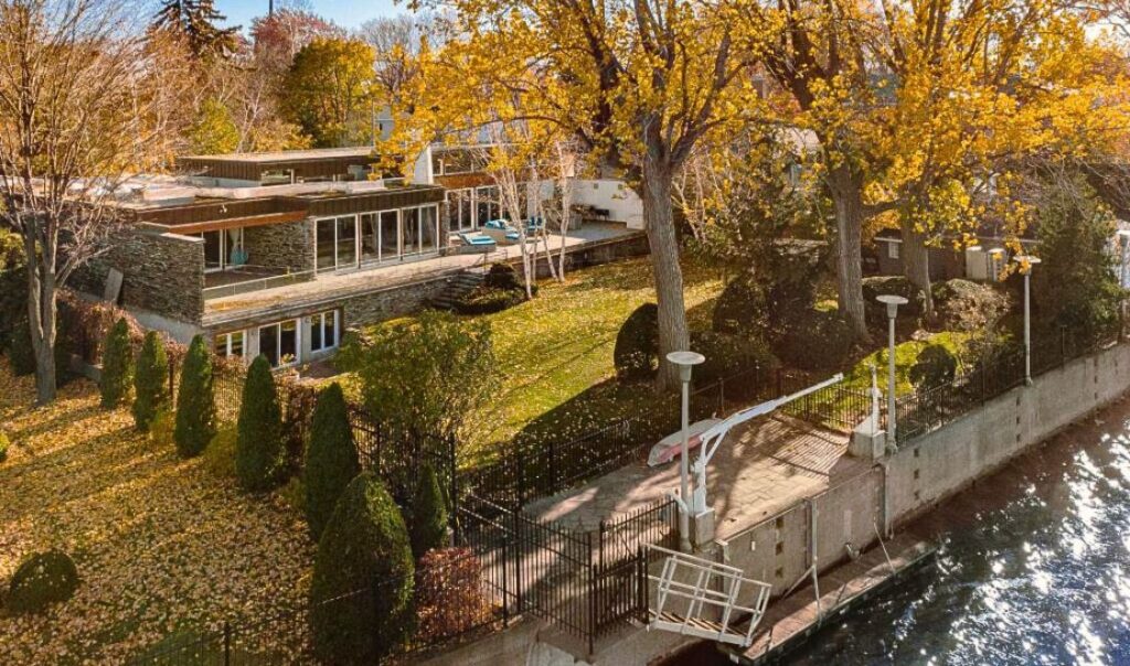 Maison Ahuntsic cour extérieure