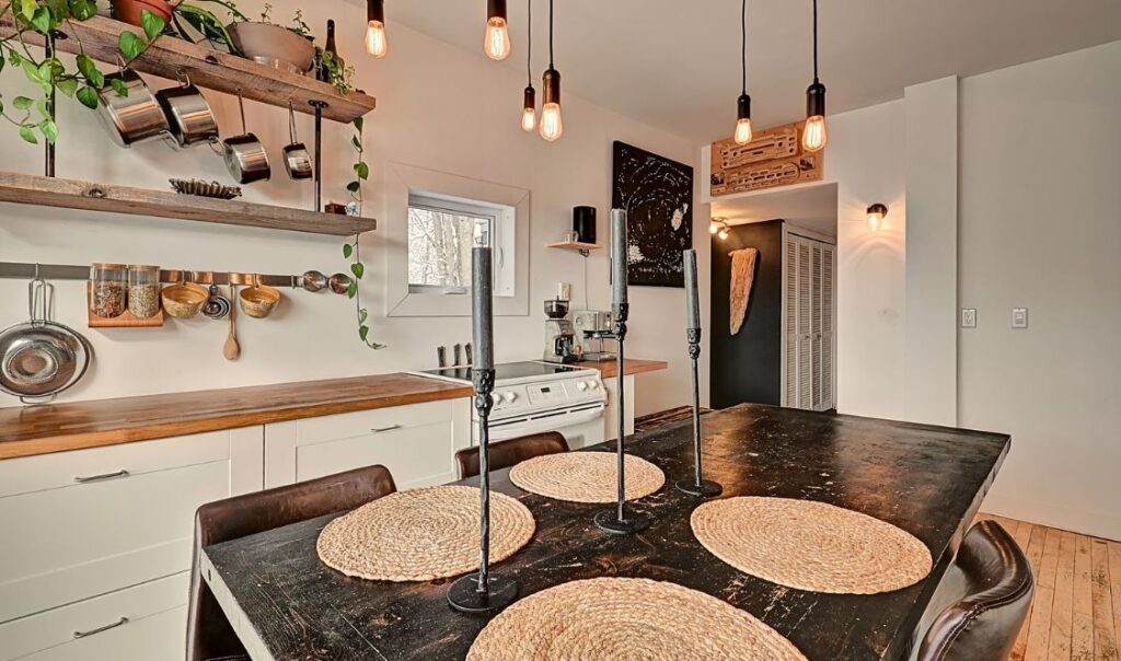 Magnifique maison centenaire à North Hatley avec cuisine rénovée