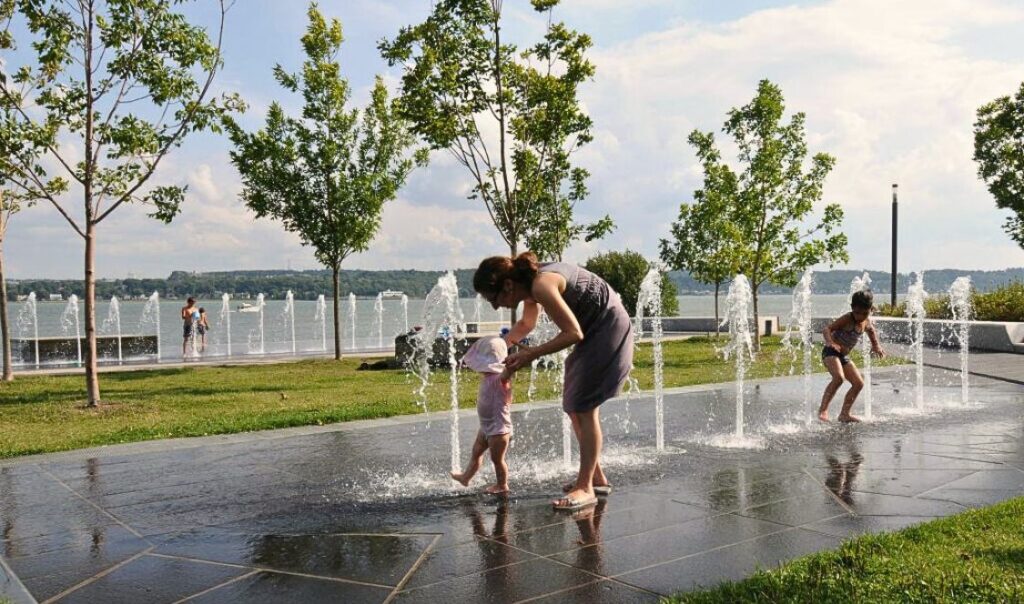 Fontaine d'eau pour enfants à la Promenade Samuel-De Champlain