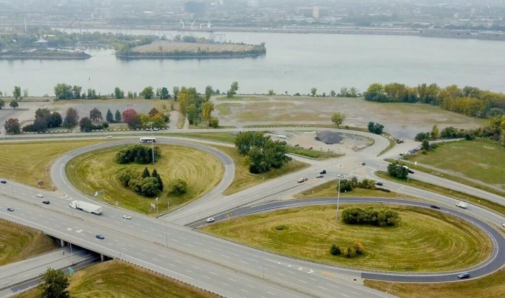 Le terrain où sera construit le complexe de logements abordables pour personnes âgées à Longueuil.