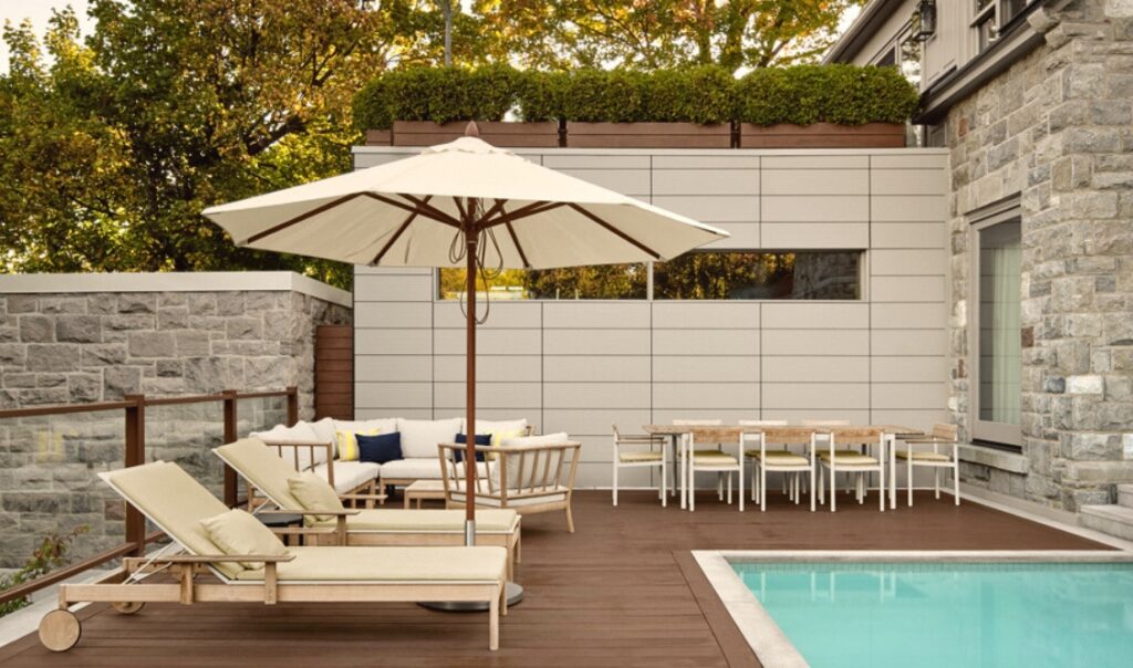 Piscine avec mobilier en teck de Goodee